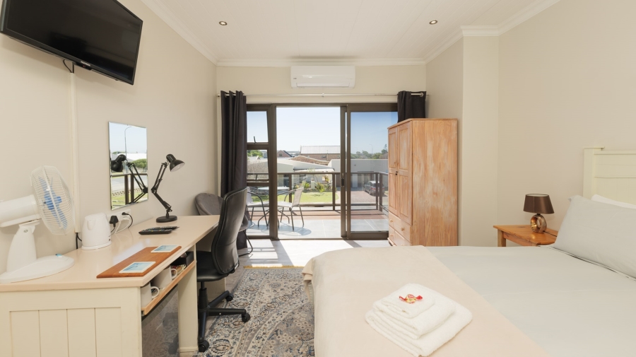 9 Bedroom Property for Sale in Struisbaai Western Cape